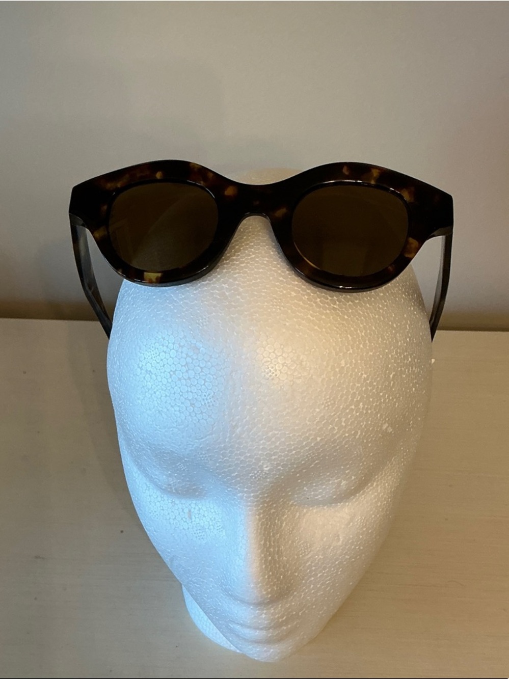 Authentic, Vera Wang Tortoiseshell Round Sunglasses with Brown Lenses - Picture 9 of 12